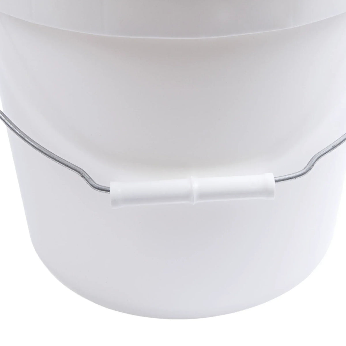 Two-gallon fermentation bucket with lid from FastRack, made of durable plastic for home brewing and fermentation processes.
