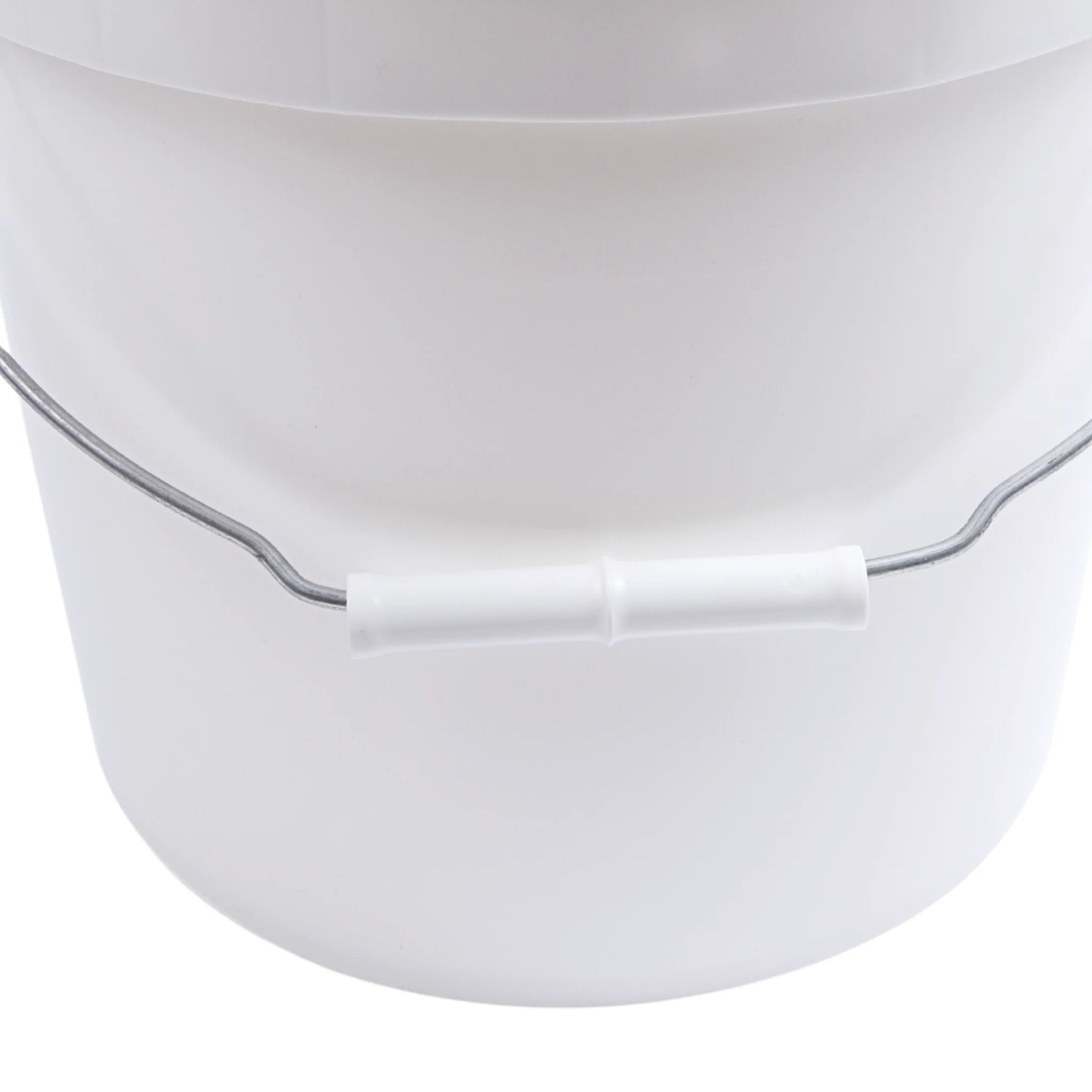 Two-gallon fermentation bucket with lid from FastRack, made of durable plastic for home brewing and fermentation processes.