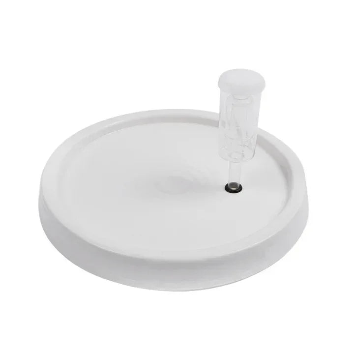 FastRack 6.5-gallon fermentation bucket lid with secure sealing for home brewing and fermentation projects.