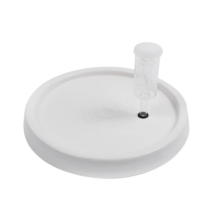 FastRack 6.5-gallon fermentation bucket lid with secure sealing for home brewing and fermentation projects.
