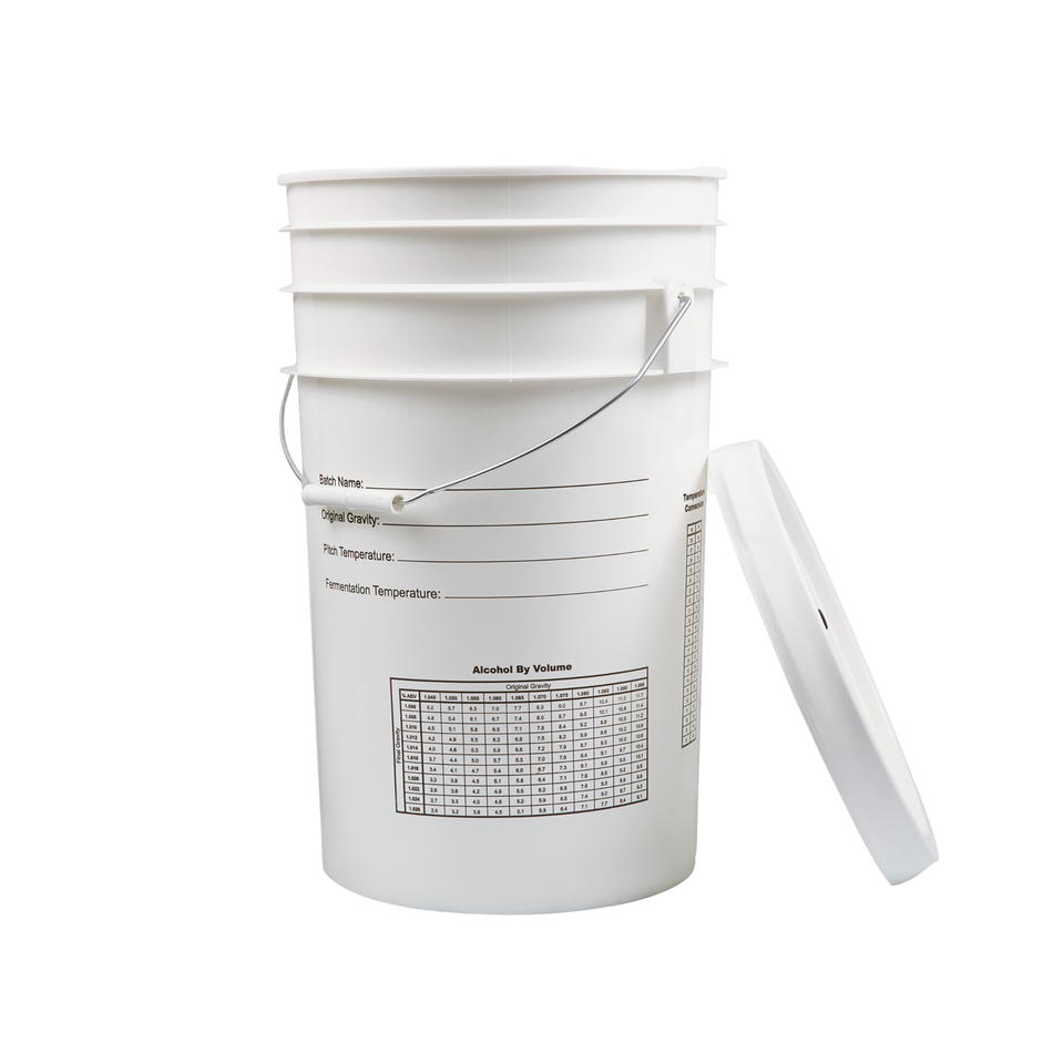 FastBrewing 6.5-gallon fermentation bucket with lid, used for homebrewing and winemaking, shown with the lid in the boxed set.