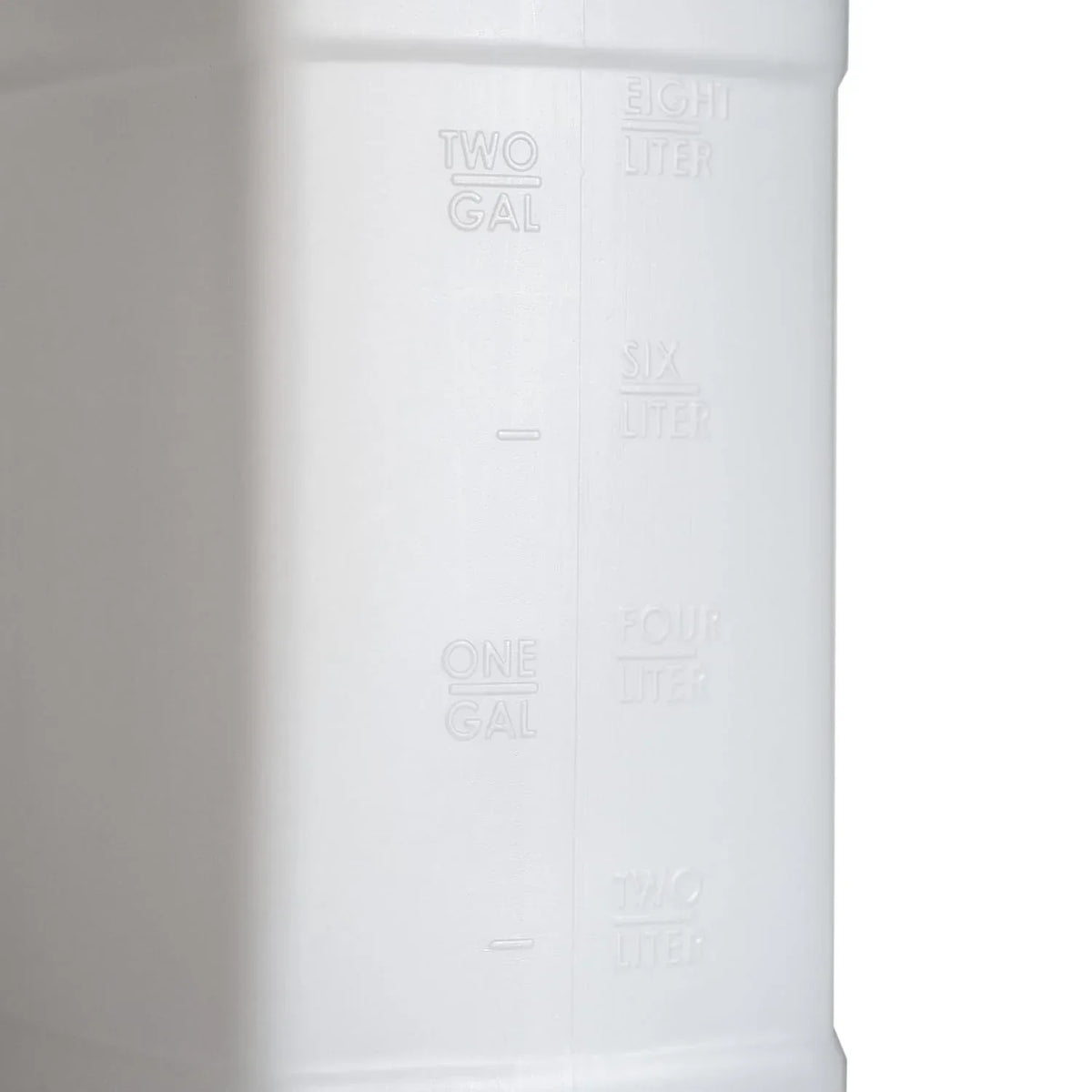 FastRack 2.5-gallon Hedpak with screw cap, clear plastic container for storage or transportation purposes.