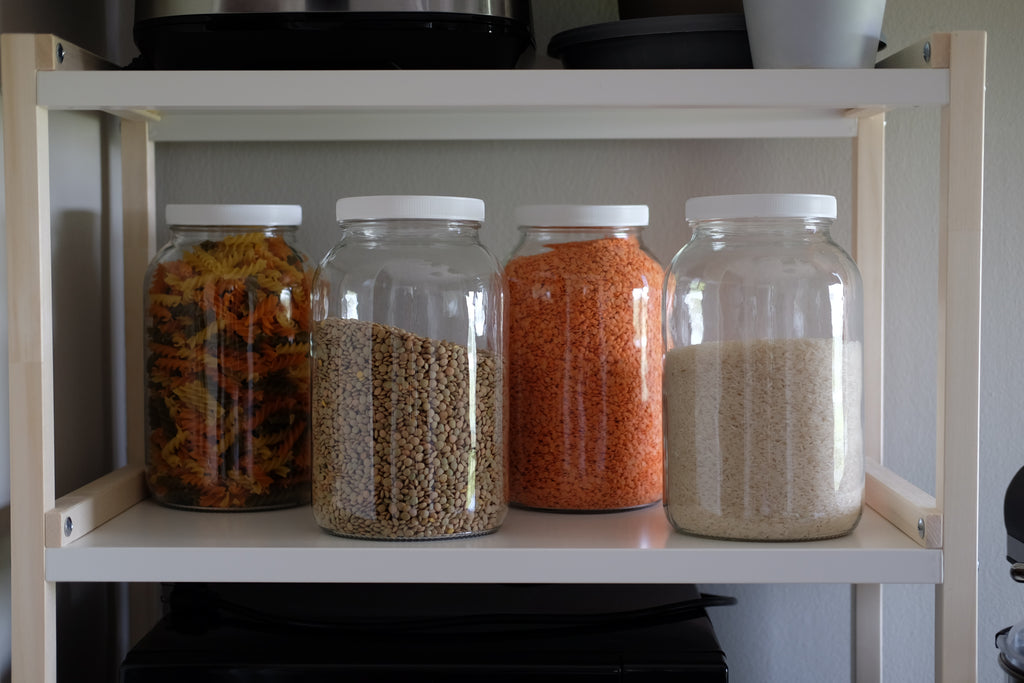 110mm plastic wide mouth jar lid for 1-gallon glass jars, compatible with FastRack jars, features a secure sealing design