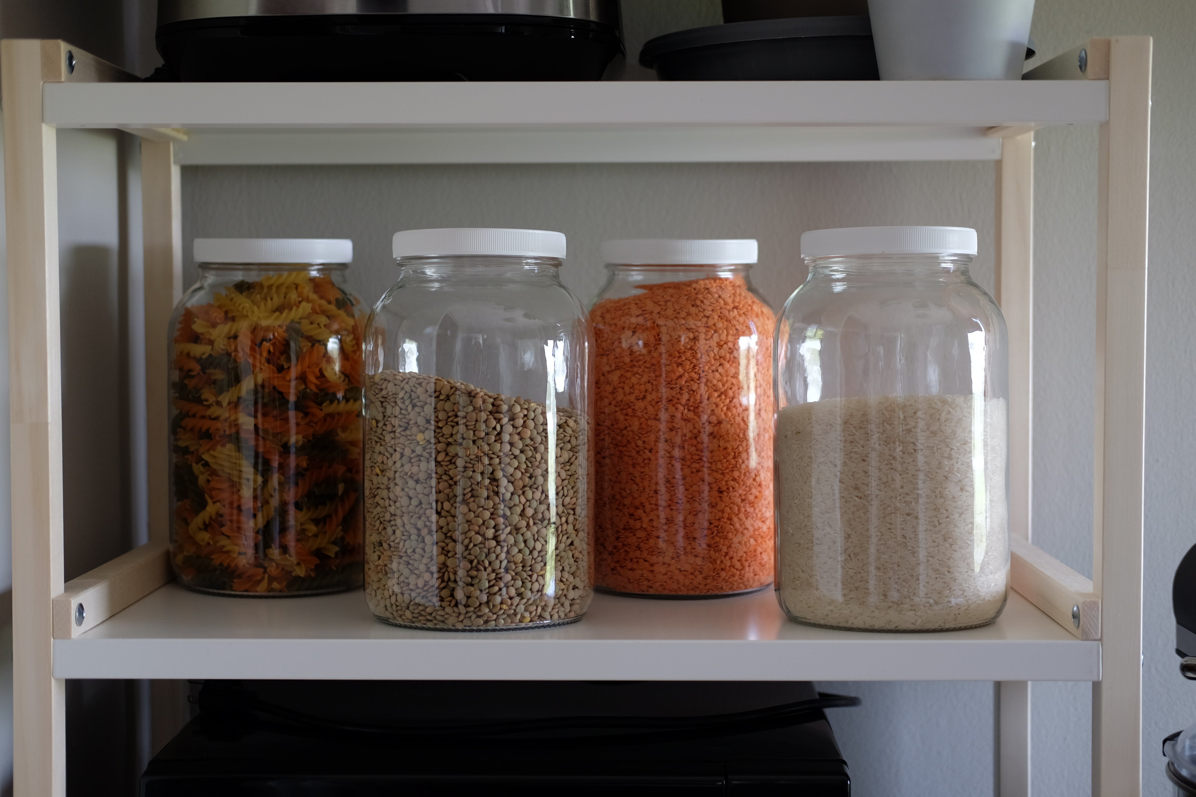 110mm plastic wide mouth jar lid for 1-gallon glass jars, compatible with FastRack jars, features a secure sealing design